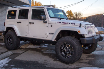 2014 Jeep Rubicon Unlimited Front Passenger Side View