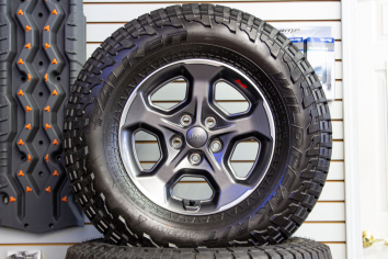 Gladiator JT Rubicon Wheels & Tires; Falken Wildpeak AT3W, Gray Spoke